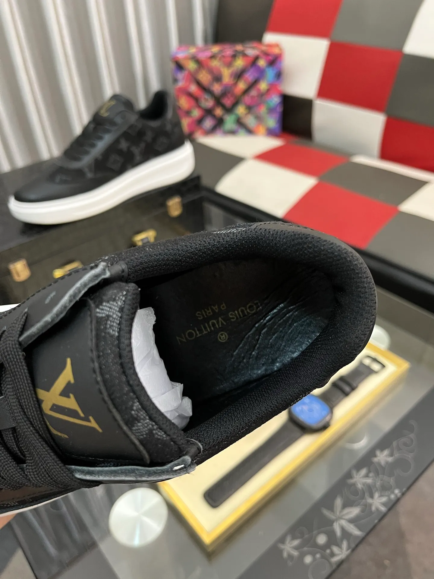 Men's shoes 💰540⌚️⌚️ Louis vuitton/LV Louis Vuitton 》Original quality.~ Unique modern style sneakers. 🏃A must-have casual shoe for trendy men😍😍 Original brand imported from Italy, imported original leather, sheep lining (refuses to discolor and grind feet) Sole: Original sole provided by the original factory, French lazy style design ⚠️Fit to the feet, original quality, super comfortable original sole. Code number: 38-445️⃣Colors available